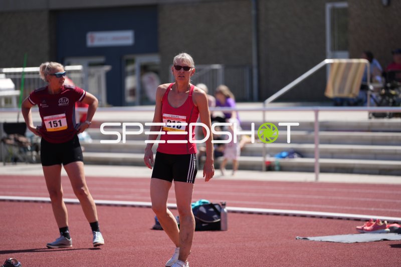 Kaiser Claudia (218) und Heiligstedt Diana (151) nach dem Wettkampf im Sportpark Hattersheim