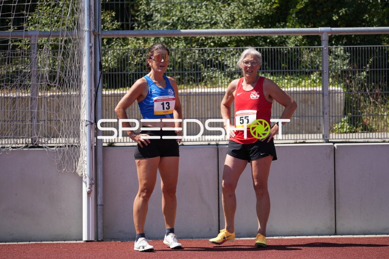 Bell Irene (13) und Schoormann Vera (55) im Wettkampf am Sportpark Hattersheim