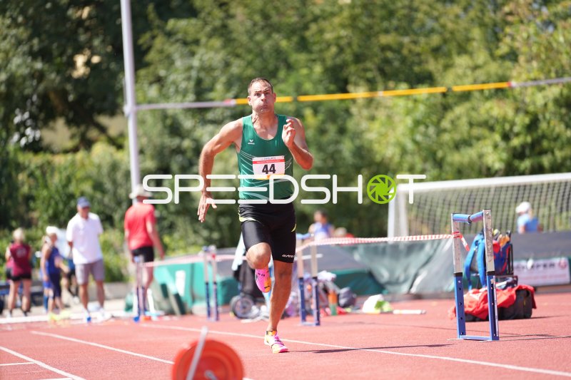 Kraus Stefan (44) im Zieleinlauf beim 800-Meter-Lauf