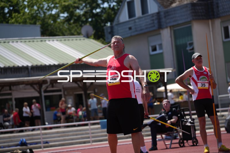 Laux Dieter (235) beim Speerwurf im Sportpark Hattersheim