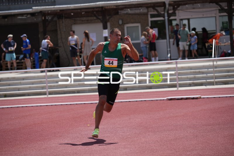 Kraus Stefan (44) im Sprintfinish auf der Tartanbahn