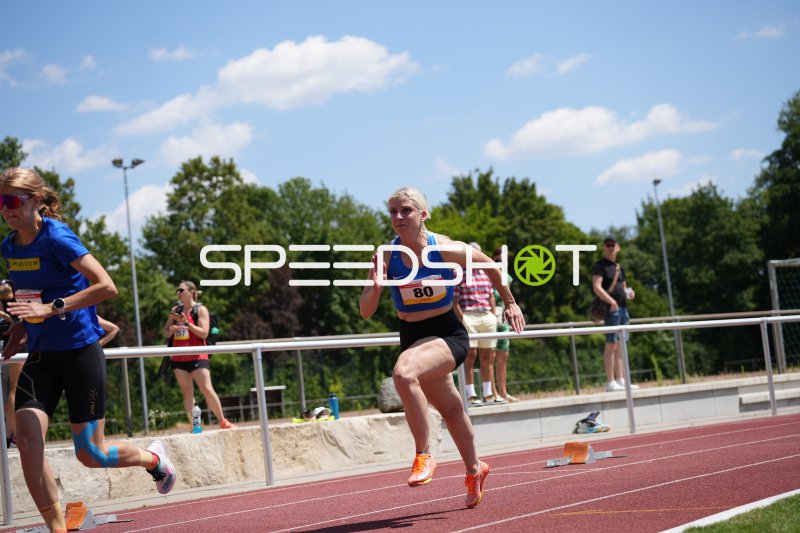 Müller Janina (80) im Laufsprint auf der Tartanbahn