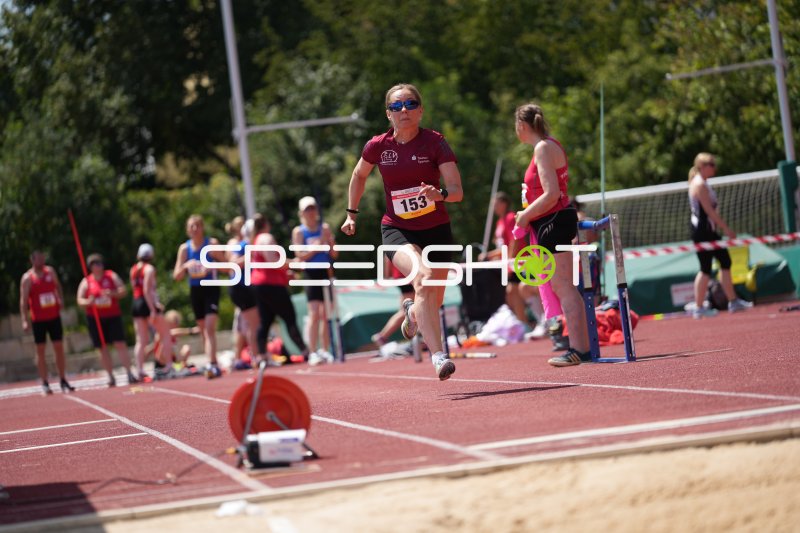 Frint Evelyn (153) im Zielspurt beim Leichtathletik-Wettkampf