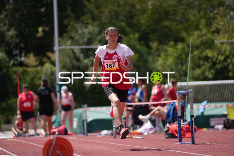 Wrzesniok Kornelia (187) im 800-Meter-Lauf am Sportpark Hattersheim