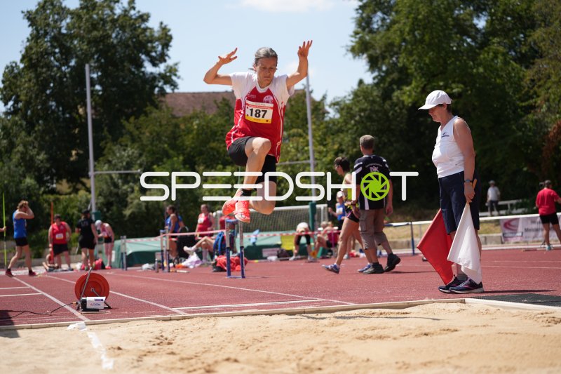 Wrzesniok Kornelia (187) im Weitsprung am Sportpark Hattersheim