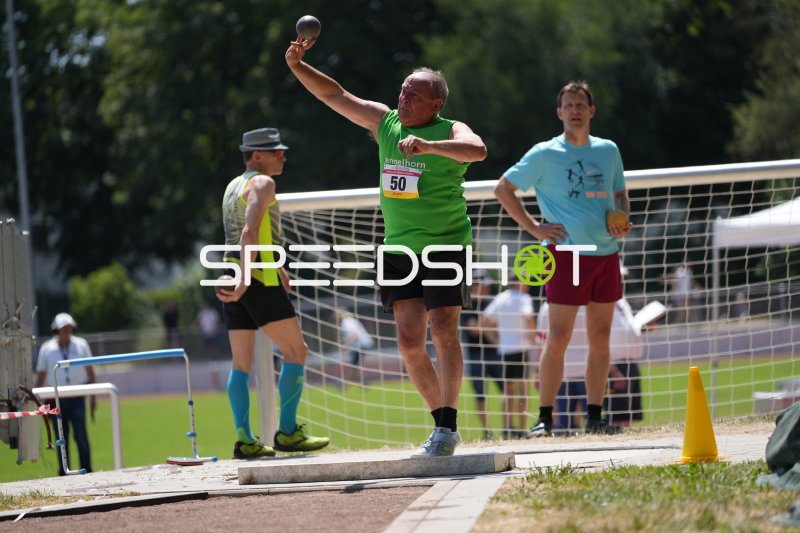 Purdack Peter (50) beim Kugelstoß im Sportpark Hattersheim