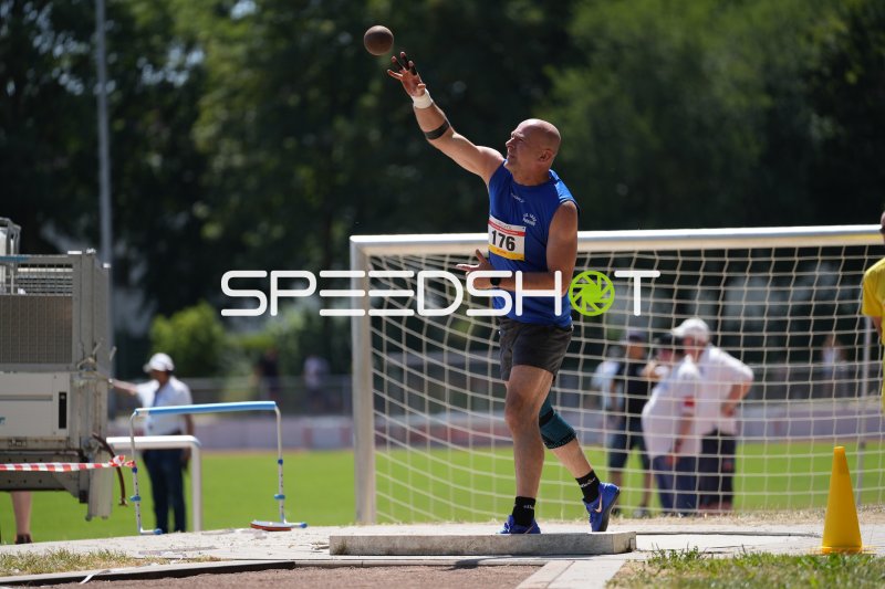 Schäfer Gerrit (176) beim Kugelstoßen im Sportpark Hattersheim