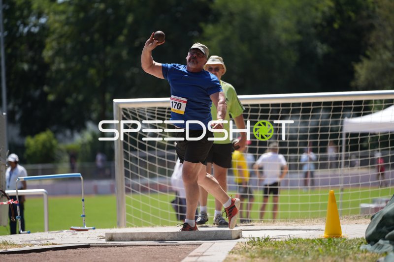 Bodenbenner Dietmar (170) beim Kugelstoßen im Sportpark Hattersheim