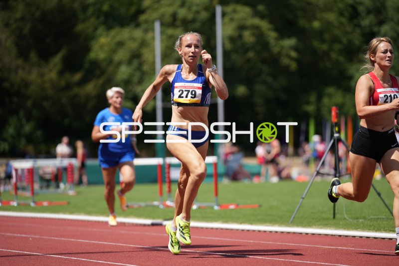 Hegewald Anne (279) beim 800-Meter-Lauf im Sportpark Hattersheim