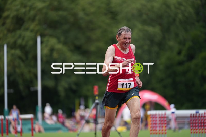 Hofmann Klaus (117) im Laufen beim Sportpark Hattersheim