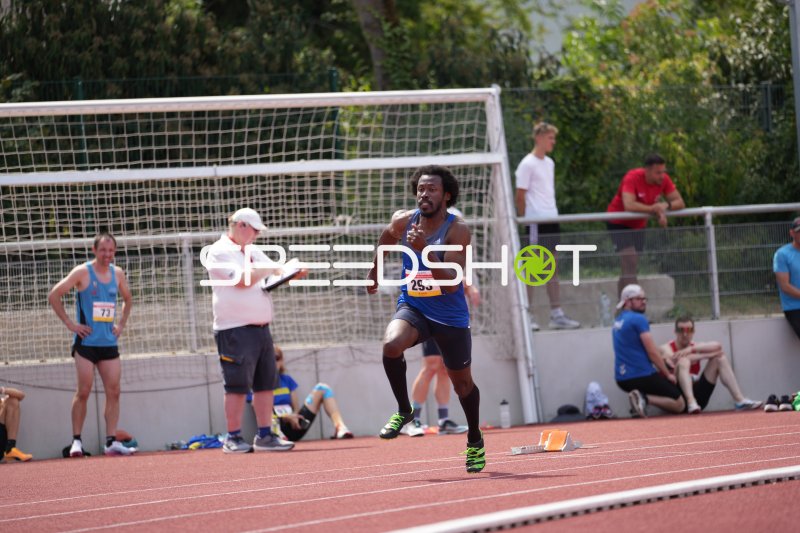 Spike Dominic (293) beim 400m-Lauf im Sportpark Hattersheim