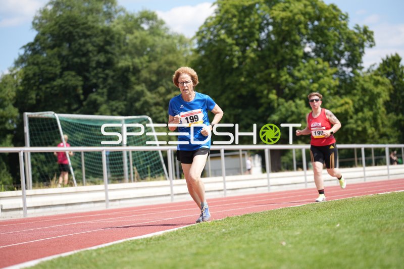 Matejka Ulrike (199) und Benthe Alexandra (190) im Laufduel am Sportpark Hattersheim
