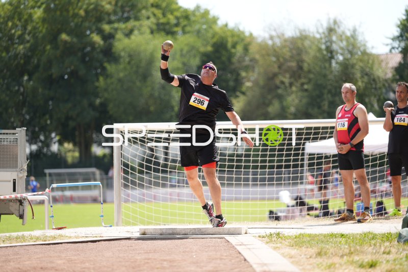 Reichert Christopher (296) beim Kugelstoßen im Sportpark Hattersheim
