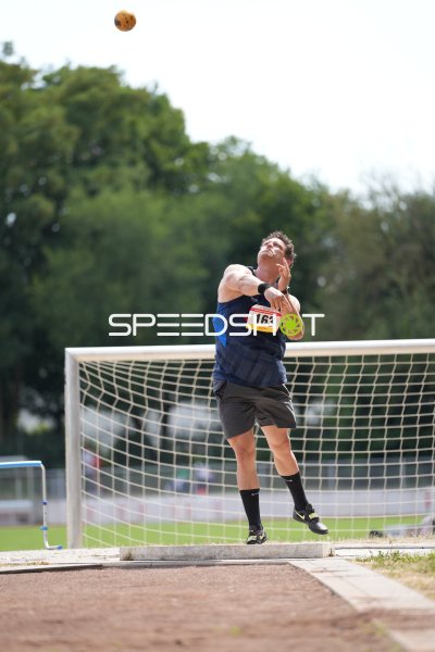 Simon Nils (163) beim Kugelstoßen im Sportpark Hattersheim
