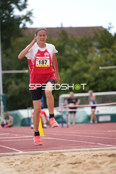 Wrzesniok Kornelia (187) im Weitsprung-Anlauf am Sportpark Hattersheim