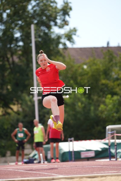 Triendl Lea (3) im Hochsprung am Sportpark Hattersheim
