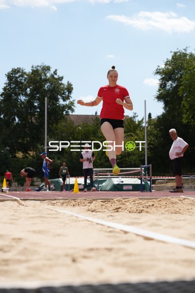 Triendl Lea (3) im Weitsprung am Sportpark Hattersheim