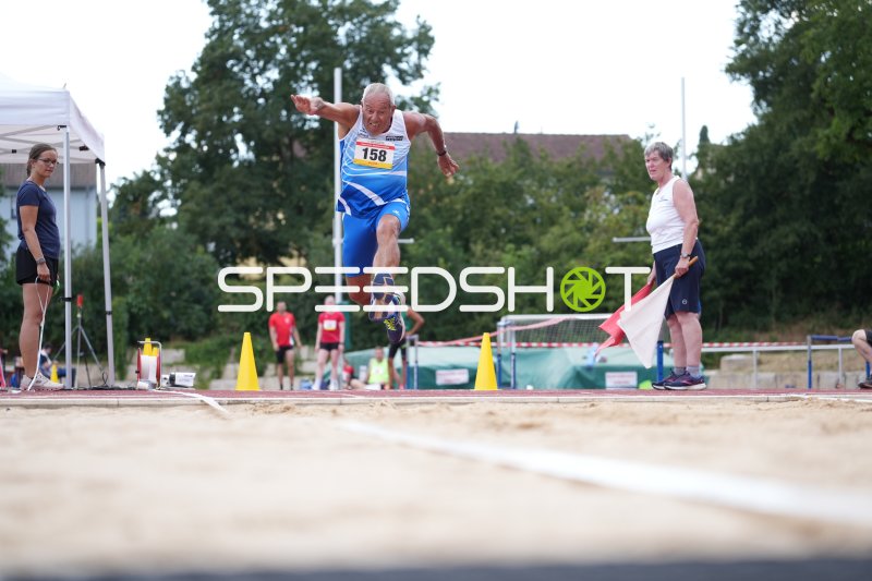 Kiel Eckard (158) im Weitsprung am Sportpark Hattersheim