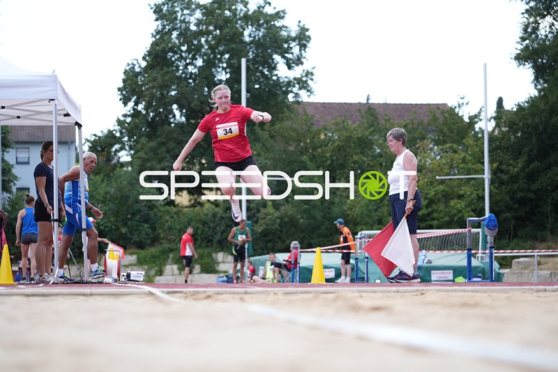 Pudenz Emma-Louise (34) im Weitsprung am Sportpark Hattersheim