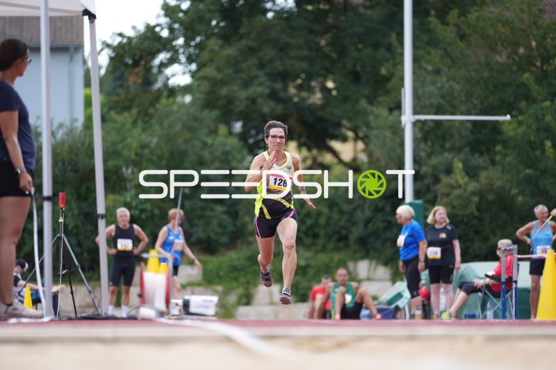 Popanda Katja (128) im Mittelstreckenlauf am Sportpark Hattersheim
