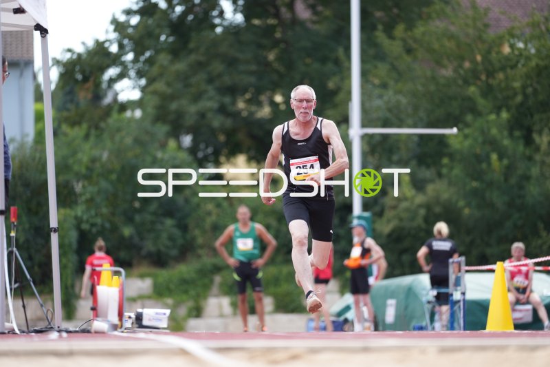 Münchenbach Roland (254) beim Laufen im Sportpark Hattersheim