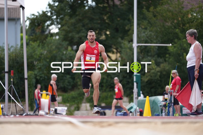 Schmidt Thomas (2) im Sprinterfinish beim Wettkampf in Hattersheim