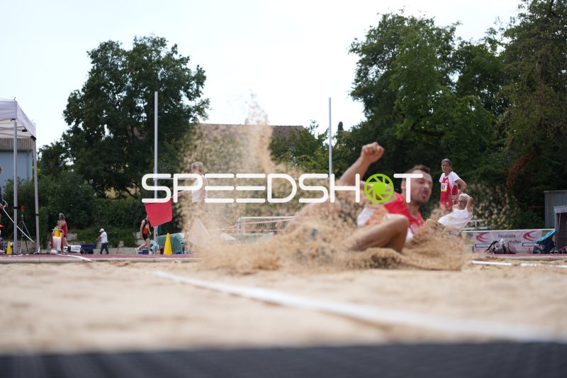 Wrzesniok Kornelia (187) im Weitsprung am Sportpark Hattersheim