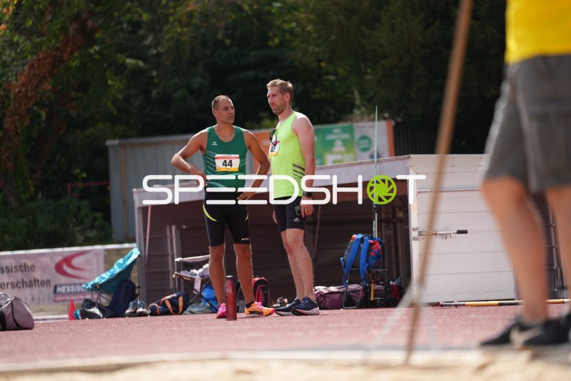 Kraus Stefan (44) und Schwager Patrick (45) in der Wettkampfzone am Sportpark Hattersheim