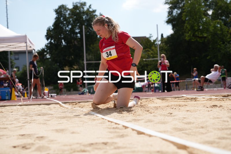 Pudenz Emma-Louise (34) im Weitsprung am Sportpark Hattersheim