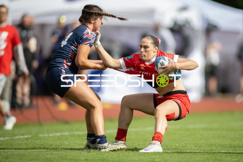 Zweikampf beim Damen-Rugby-7s der Europameisterschaften in Hamburg