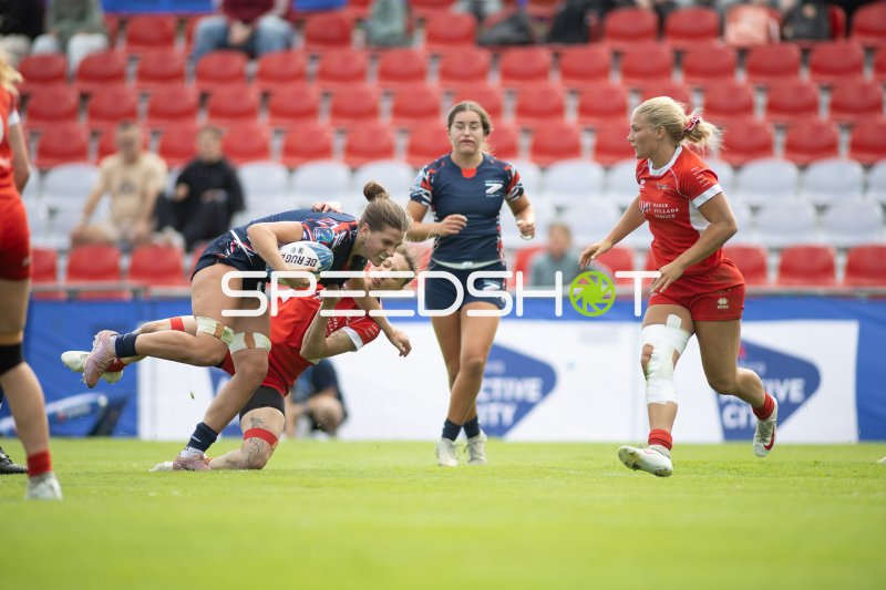Tackle-Duell bei den Europameisterschaften im Rugby Sevens in Hamburg