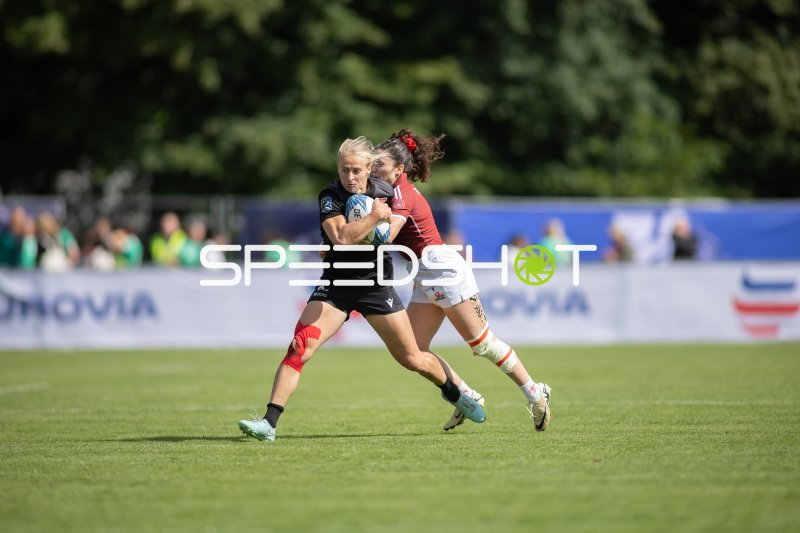 Zweikampf beim Damen-Rugby-7s bei der Europameisterschaft in Hamburg