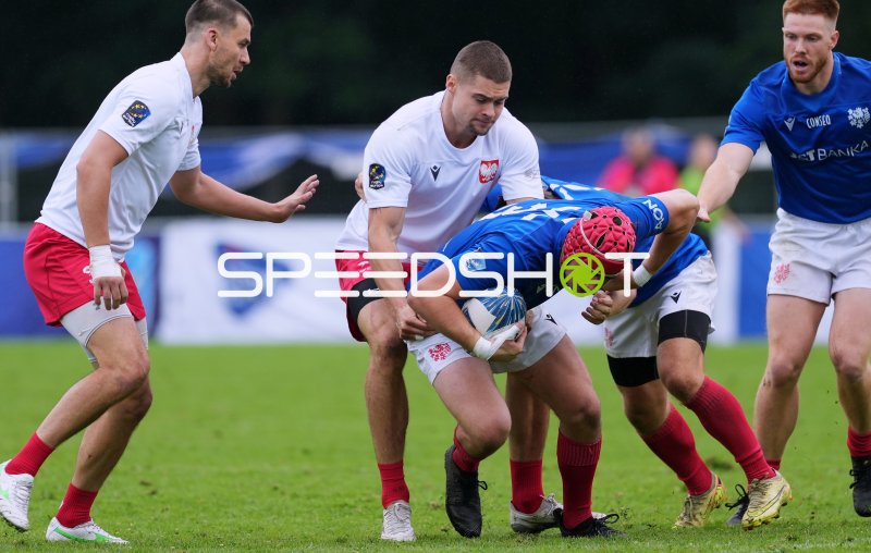 Tackle im Rugby-Länderspiel in Hamburg