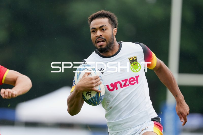 Deutsches Rugby-Nationalteam im Ballvortrag beim Heimspiel in Hamburg