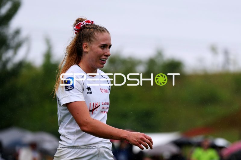 Dänische Rugby-Spielerin im Fokus beim Spiel in Hamburg
