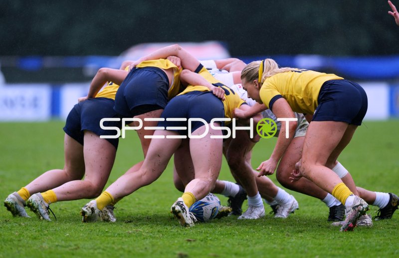 Frauenrugby: Gedränge im Regen beim Spiel in Hamburg