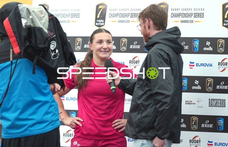 Rugby-Spielerin im Interview bei der Rugby Europe Sevens Championship Series Hamburg
