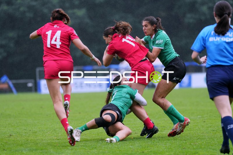 Intensiver Tackle im Damen-Rugby-Sevens in Hamburg