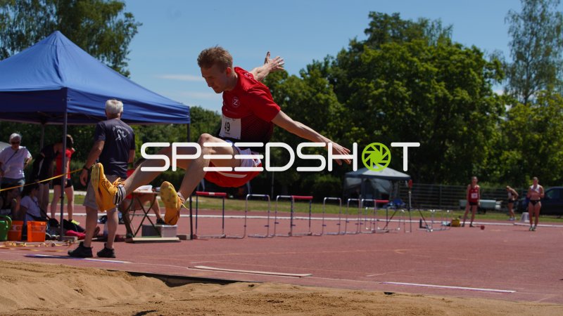 Startnummer 49 beim Weitsprung auf der Sportinsel Forchheim