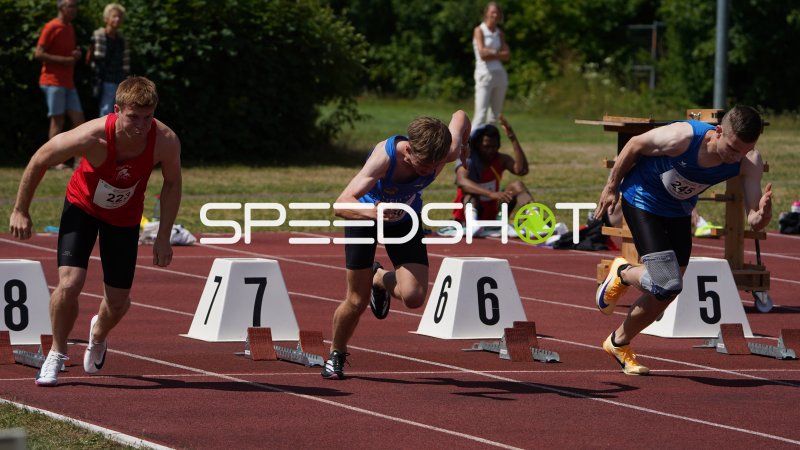 Startnummer 223, Startnummer 50 und Startnummer 245 beim Startschuss im Sprint