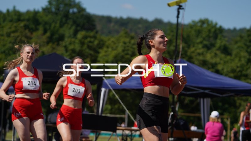 Deborah Adam führt das Feld beim Sprint in Forchheim an