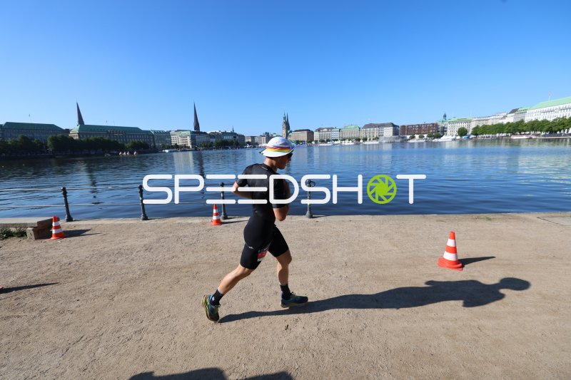 Triathlet in der Laufstrecke am Jungfernstieg, Hamburg