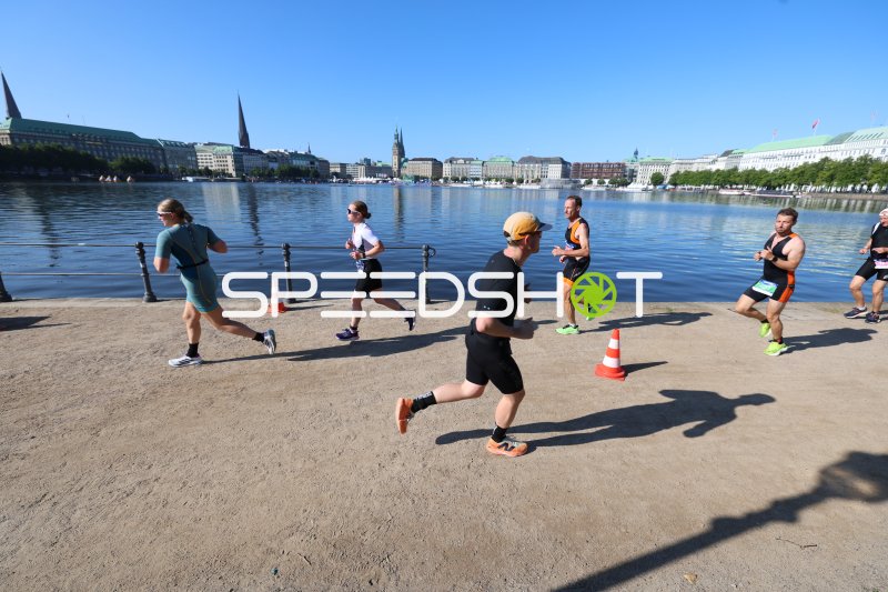 Triathleten beim Laufen am Jungfernstieg, Hamburg
