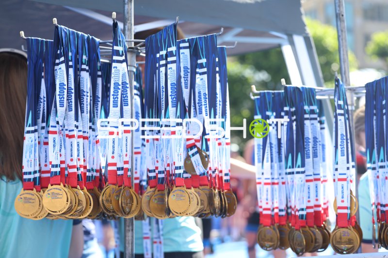 Finisher-Medaillen beim Triathlon Hamburg an der Binnenalster