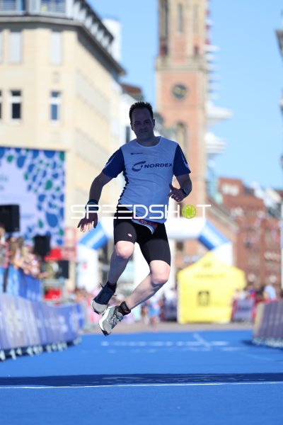Triathlet in der Laufstrecke am Jungfernstieg, Hamburg