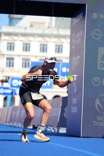 Triathlet in der Laufstrecke am Jungfernstieg, Hamburg