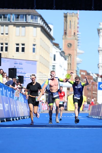 Triathlon-Zieleinlauf am Jungfernstieg in Hamburg