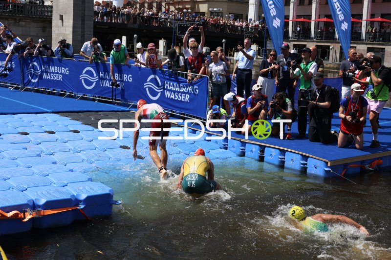 Triathlon-Schwimmstrecke an der Binnenalster in Hamburg