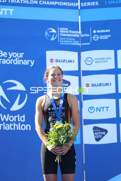 Lisa Tertsch (Elite Frauen) holt sich den 2. Platz beim Suzuki World Triathlon Championship Series in Hamburg