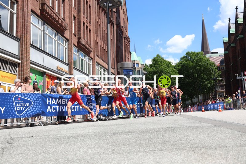 Triathleten beim Laufen am Jungfernstieg in Hamburg